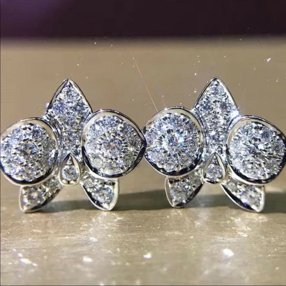 New 925 Silver Tender Flower Diamond Stud Earrings